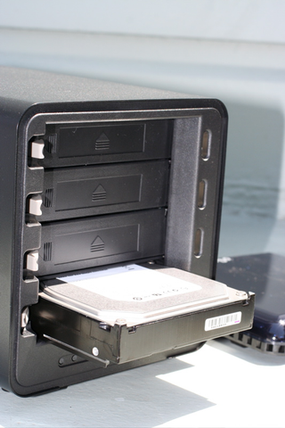 Illustration for article titled Drobo Storage Robot Review (Verdict: Great Concept, But Wait For V2.0)